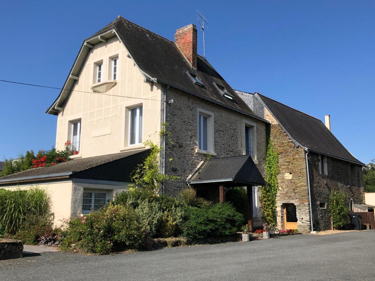 Bourg-d'Ire Le Manoir De La Vieille Douve Bed & Breakfast エクステリア 写真
