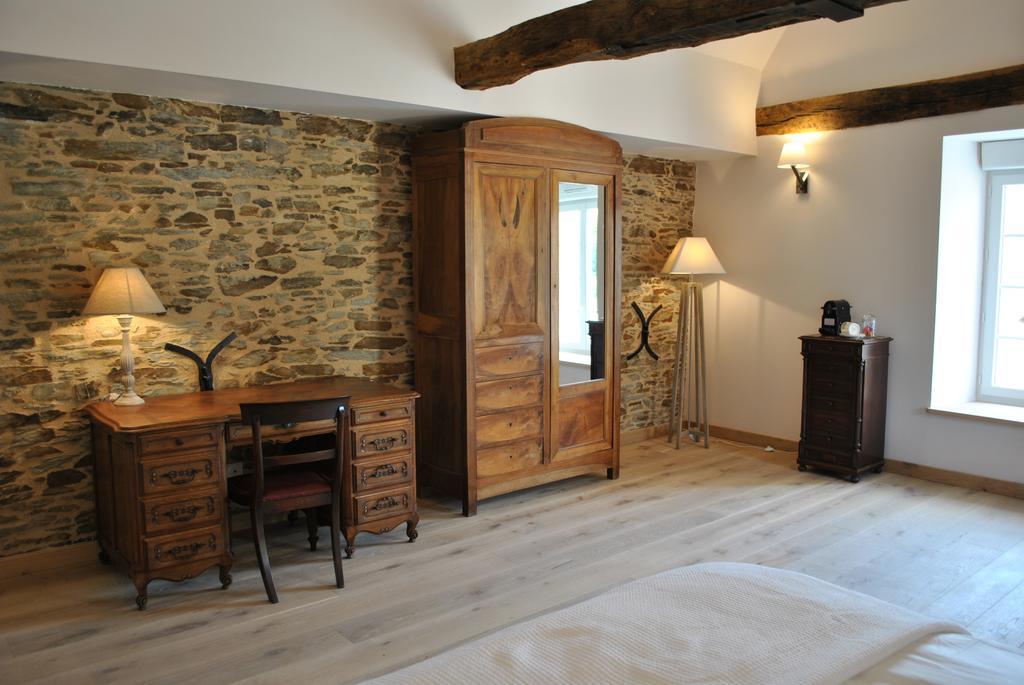 Bourg-d'Ire Le Manoir De La Vieille Douve Bed & Breakfast 部屋 写真